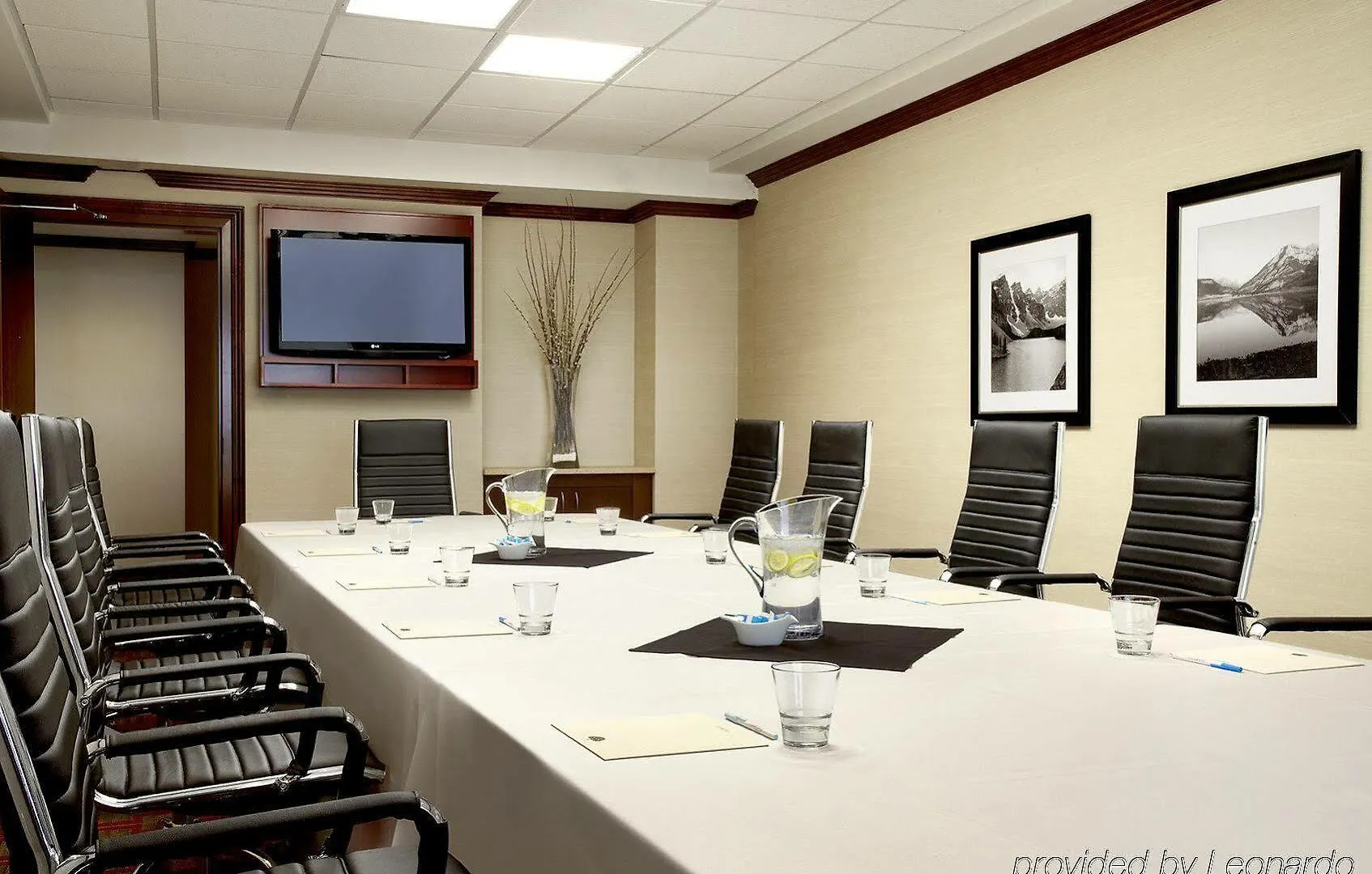 Four Points By Sheraton Calgary Airport Hotel