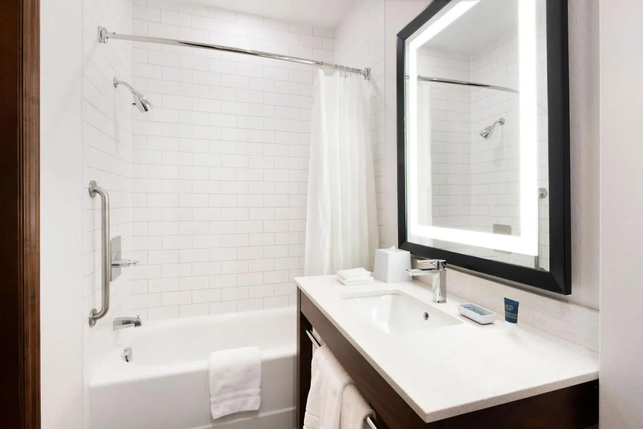 Four Points By Sheraton Calgary Airport 4*,