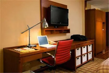 Four Points By Sheraton Calgary Airport Hotel