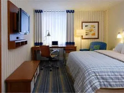 Four Points By Sheraton Calgary Airport Hotel